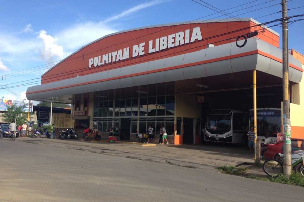 Pulmitan de Liberia, Costa Rica, bus station