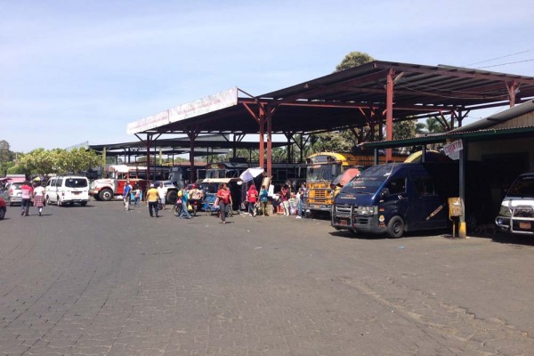 Mercado Bisne. Chinandega main terminal